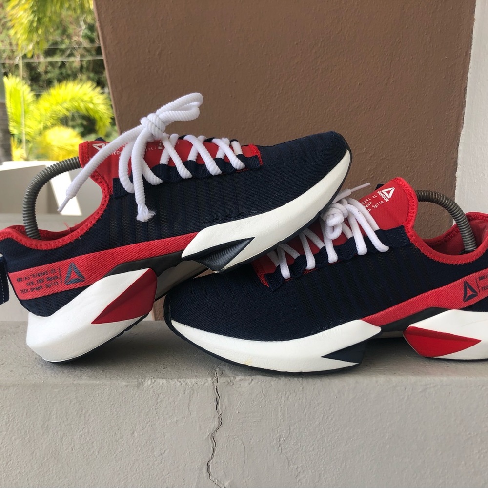 Reebok Split tech  size 8 mensUSED